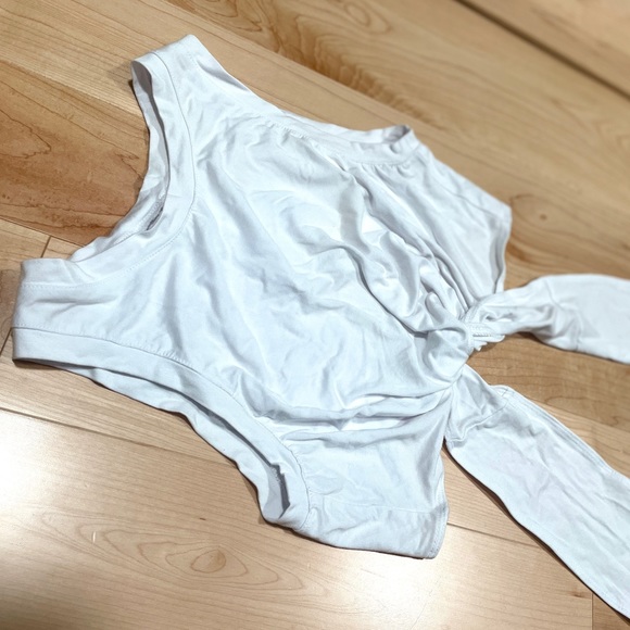 White Cropped Open-Back Wrap Tee; Fabletics; XXS - Picture 3 of 5